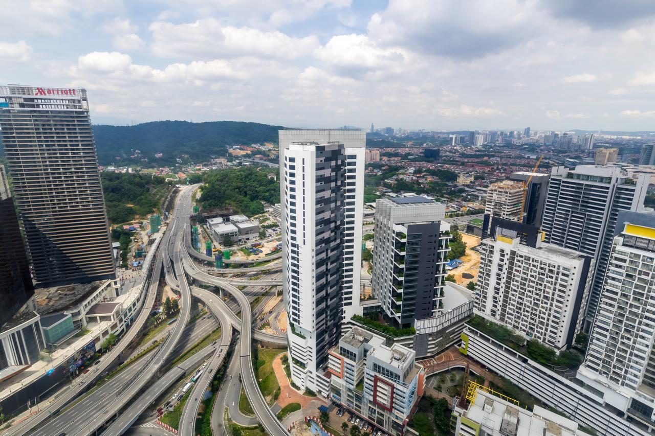 Proper Suites@Empire Damansara Петалинг-Джая Экстерьер фото